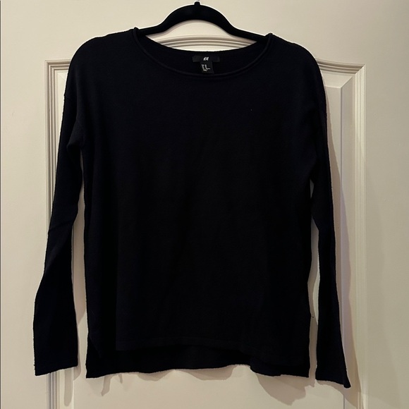 H&M Sweaters - H&M Lightweight Black Sweater